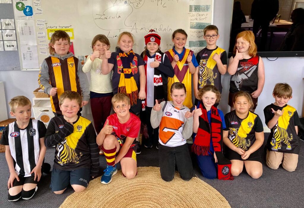 Miandetta Primary School Show Favourite Footy Colours