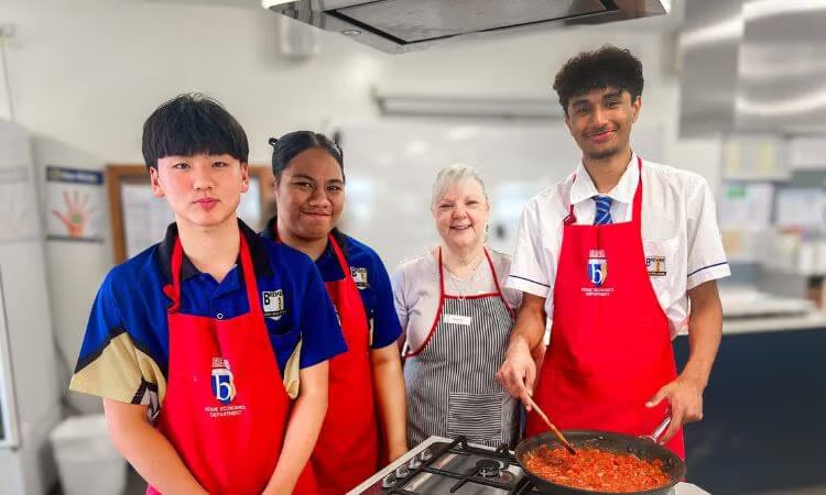 Athletes from Bremer High School are Eating to Win with UniSQ